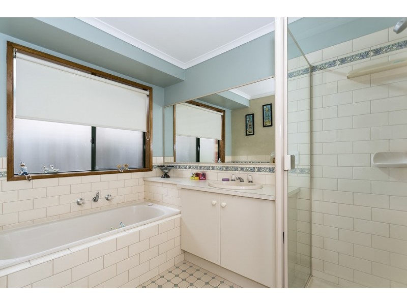 18 Karinya Close, Werribee VIC 3030