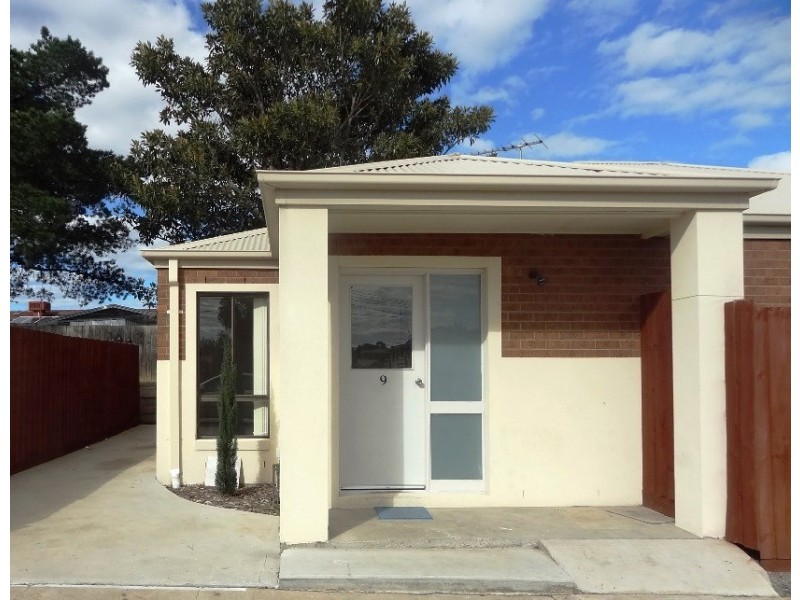 9/16 Centre Avenue, Werribee VIC 3030