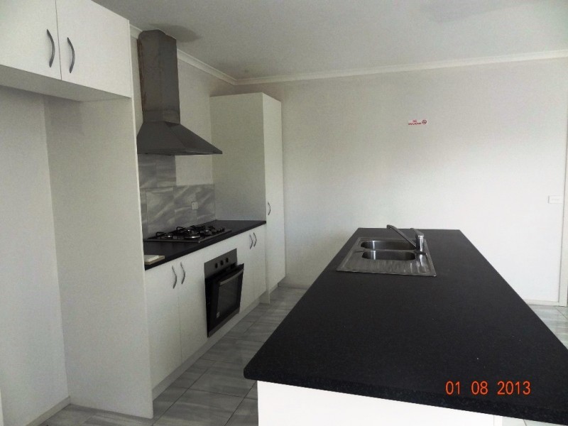 9/16 Centre Avenue, Werribee VIC 3030