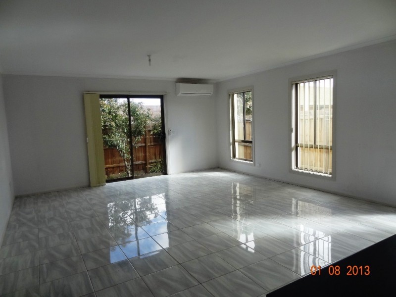 9/16 Centre Avenue, Werribee VIC 3030