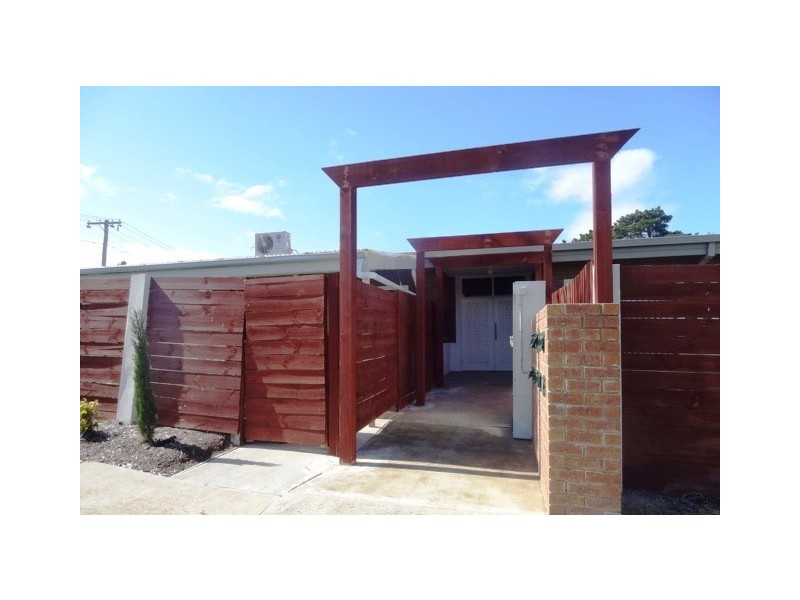 2/16 Centre Avenue, Werribee VIC 3030