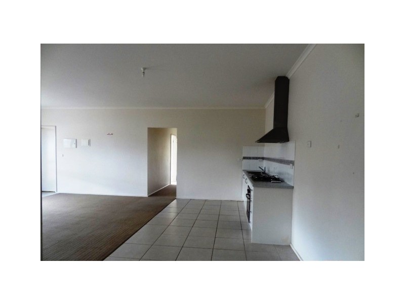 2/16 Centre Avenue, Werribee VIC 3030