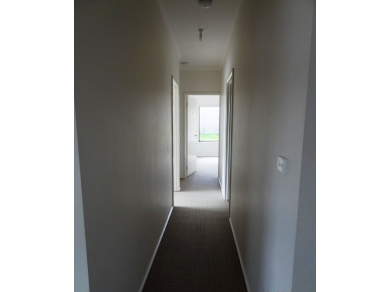 2/16 Centre Avenue, Werribee VIC 3030