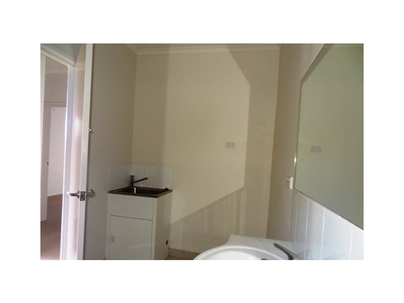 2/16 Centre Avenue, Werribee VIC 3030