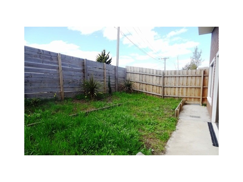 2/16 Centre Avenue, Werribee VIC 3030