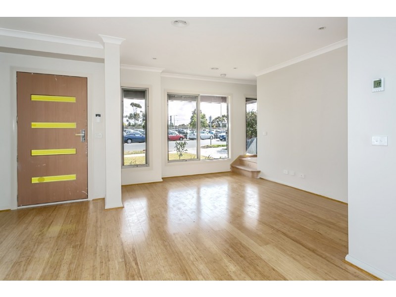 1/27 Railway Avenue, Laverton VIC 3028