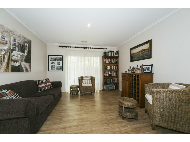 10 Lena Crt, Hoppers Crossing VIC 3029