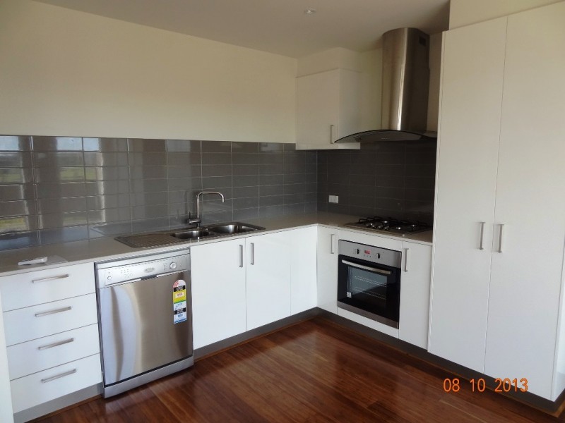 12/1 Clearwater Rise Parade, Truganina VIC 3029