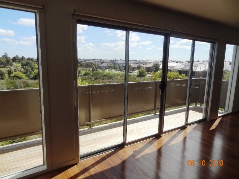 12/1 Clearwater Rise Parade, Truganina VIC 3029