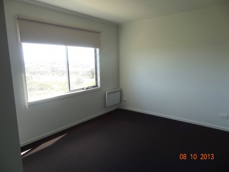 12/1 Clearwater Rise Parade, Truganina VIC 3029