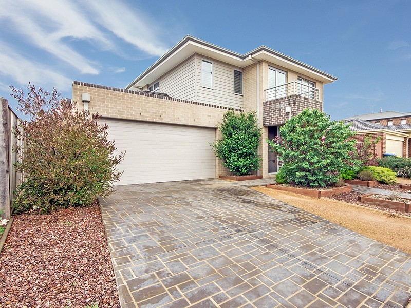 9 Blue Wren Drive, Williams Landing VIC 3027