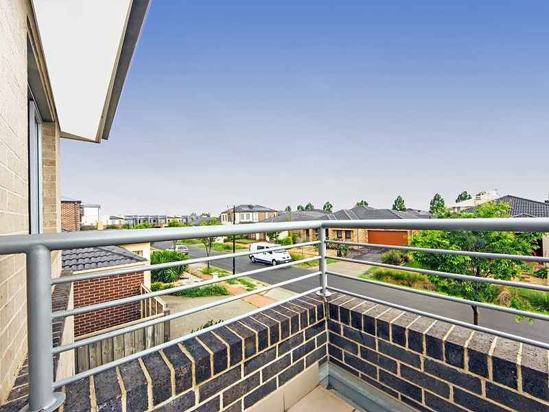 9 Blue Wren Drive, Williams Landing VIC 3027