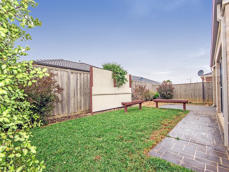 9 Blue Wren Drive, Williams Landing VIC 3027