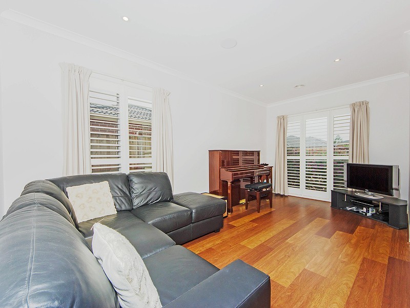 9 Blue Wren Drive, Williams Landing VIC 3027