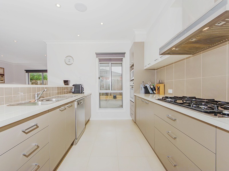 9 Blue Wren Drive, Williams Landing VIC 3027