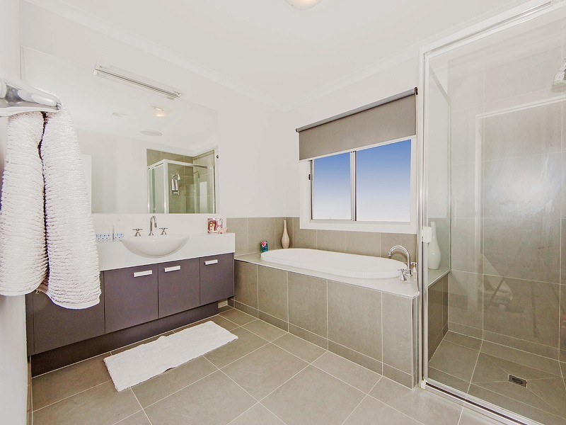 9 Blue Wren Drive, Williams Landing VIC 3027