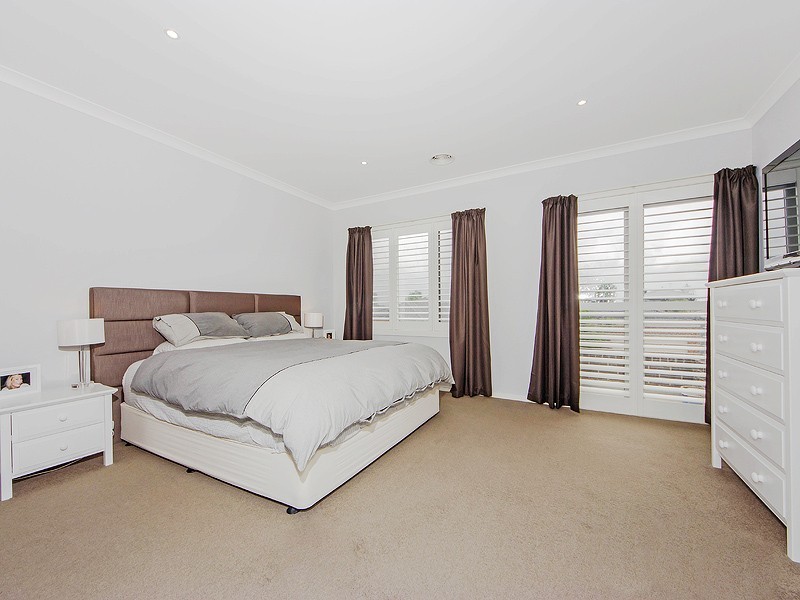 9 Blue Wren Drive, Williams Landing VIC 3027