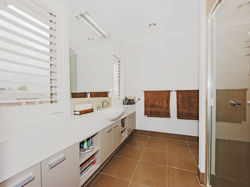 9 Blue Wren Drive, Williams Landing VIC 3027