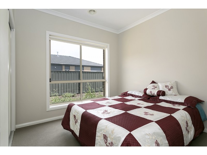 24 Brookwood St, Tarneit VIC 3029