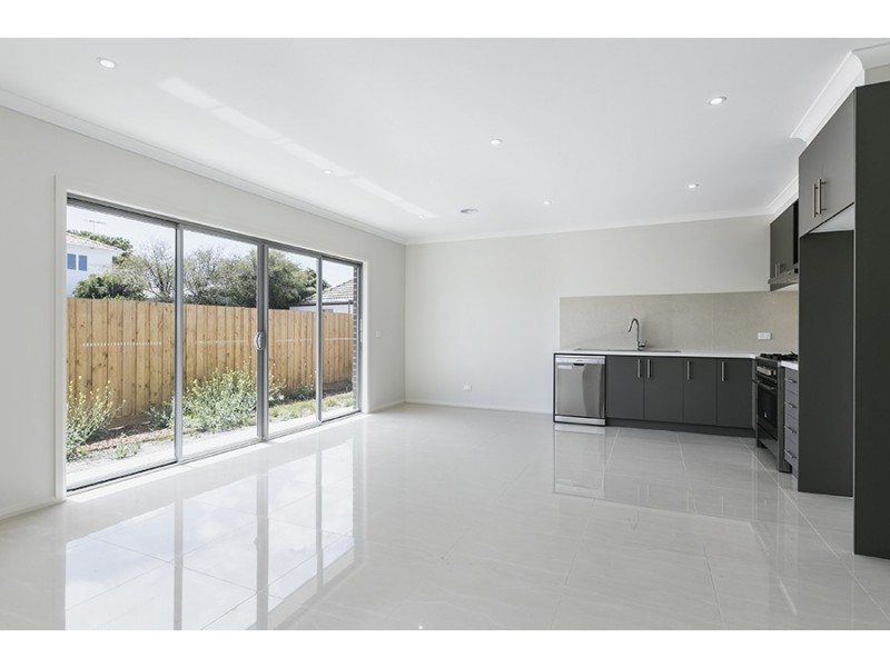 2/5 Boisdale Av, Sunshine North VIC 3020