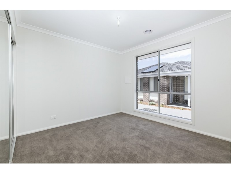 2/5 Boisdale Av, Sunshine North VIC 3020