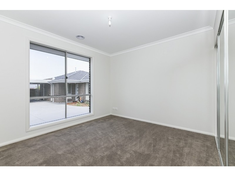 2/5 Boisdale Av, Sunshine North VIC 3020