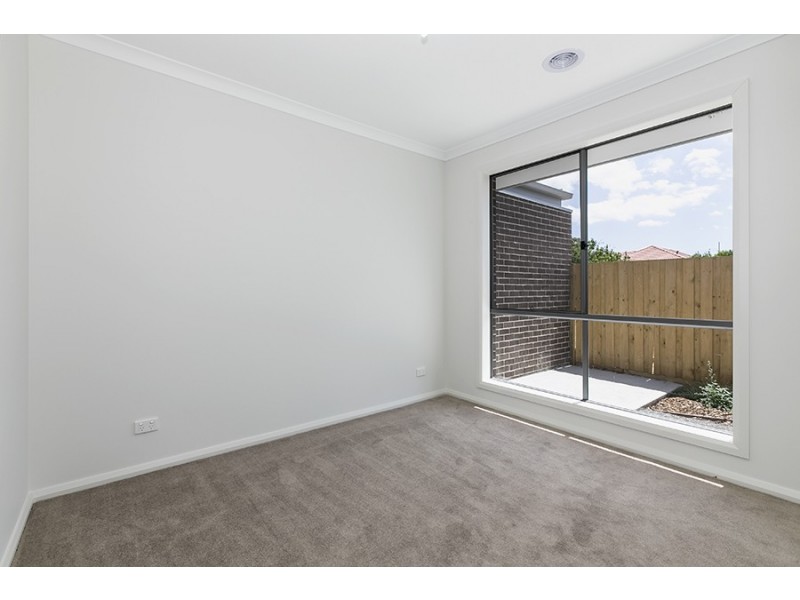 2/5 Boisdale Av, Sunshine North VIC 3020