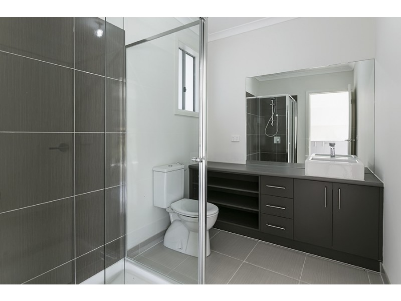 2/5 Boisdale Av, Sunshine North VIC 3020