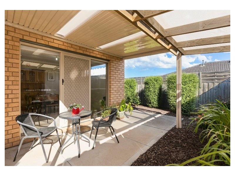 2/1 Harmony Dr, Tarneit VIC 3029