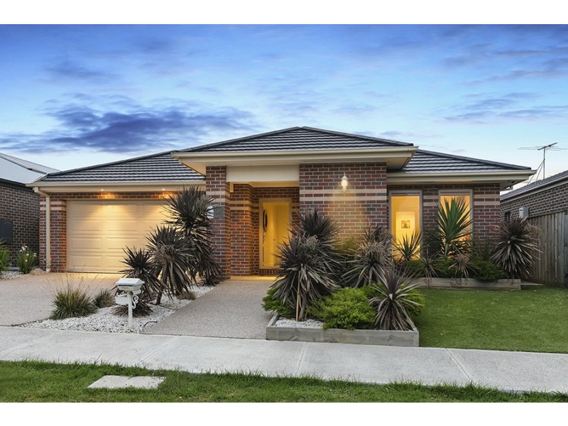 12 Manoora Terrace, Point Cook VIC 3030