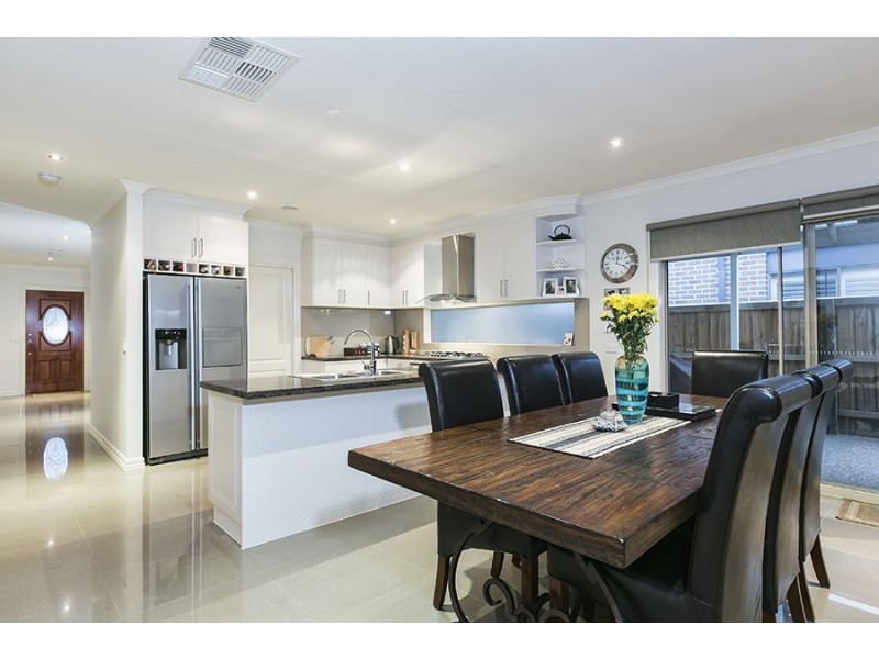 12 Manoora Terrace, Point Cook VIC 3030