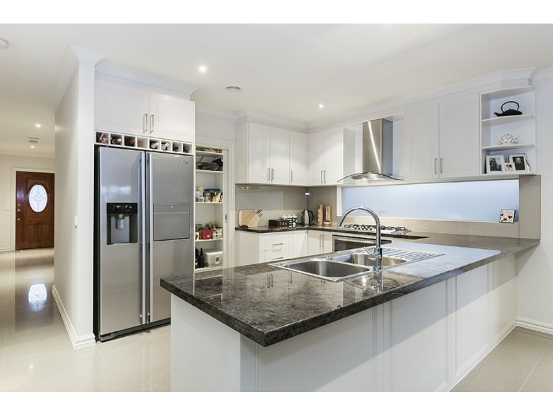 12 Manoora Terrace, Point Cook VIC 3030