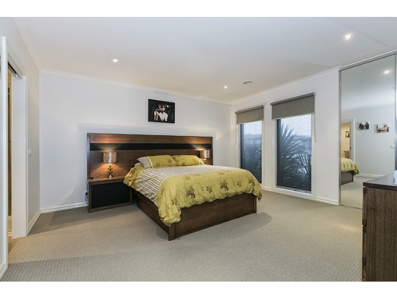 12 Manoora Terrace, Point Cook VIC 3030