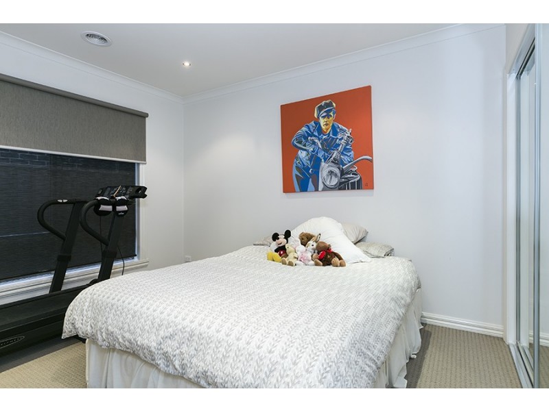 12 Manoora Terrace, Point Cook VIC 3030