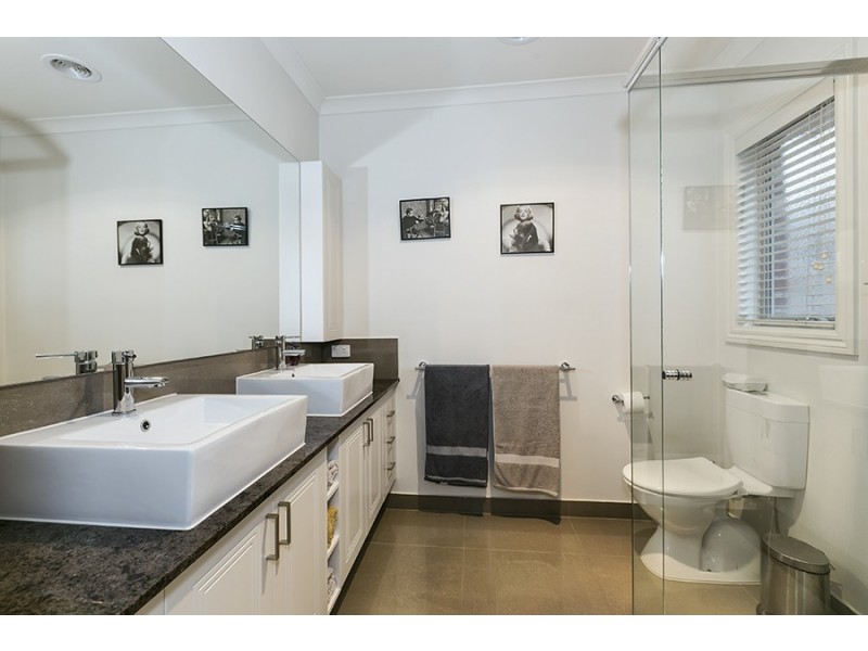 12 Manoora Terrace, Point Cook VIC 3030