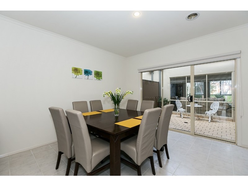 27 Almond Close, Werribee VIC 3030