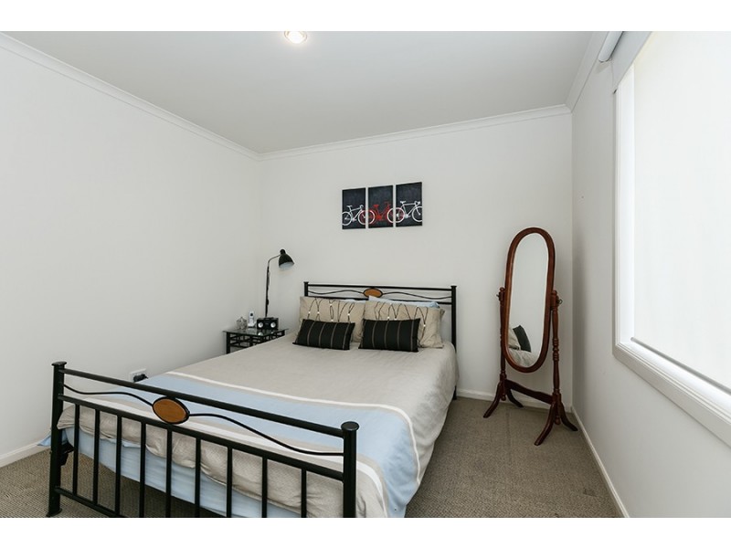 27 Almond Close, Werribee VIC 3030