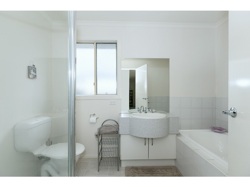 27 Almond Close, Werribee VIC 3030