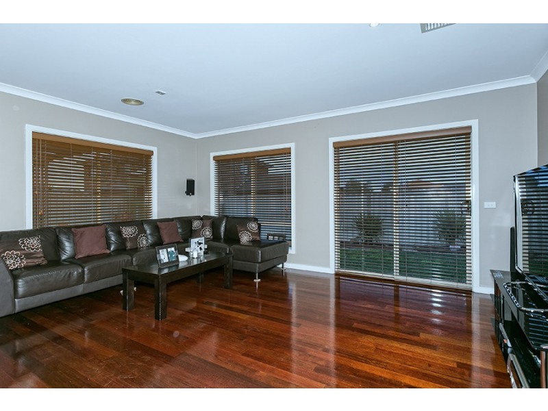 15 Nepean Way, Taylors Hill VIC 3037