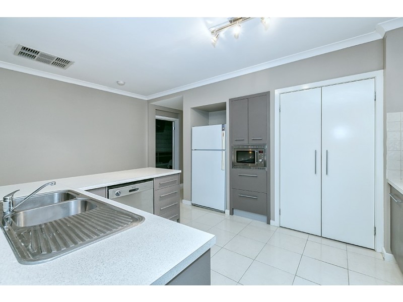 15 Nepean Way, Taylors Hill VIC 3037