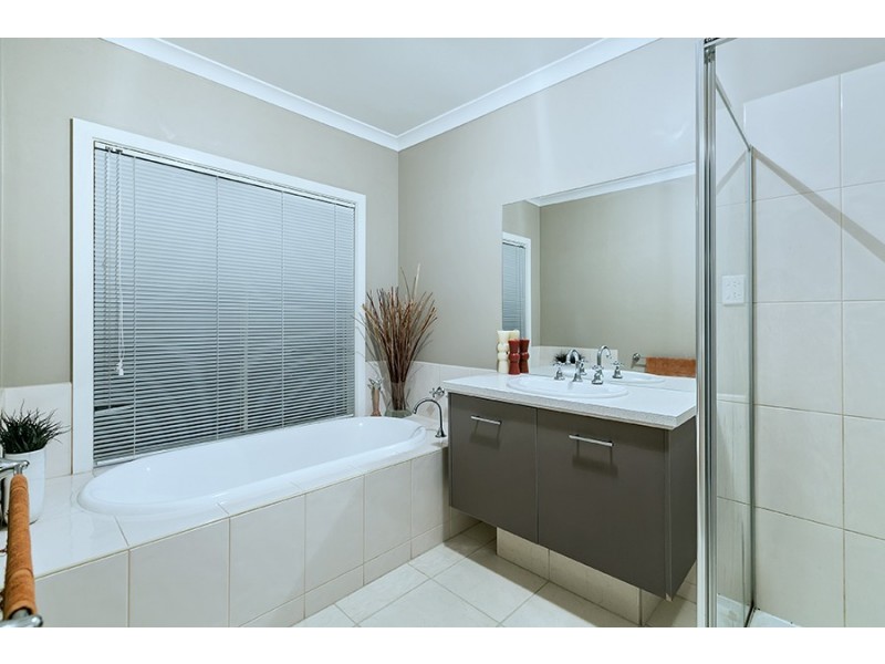 15 Nepean Way, Taylors Hill VIC 3037