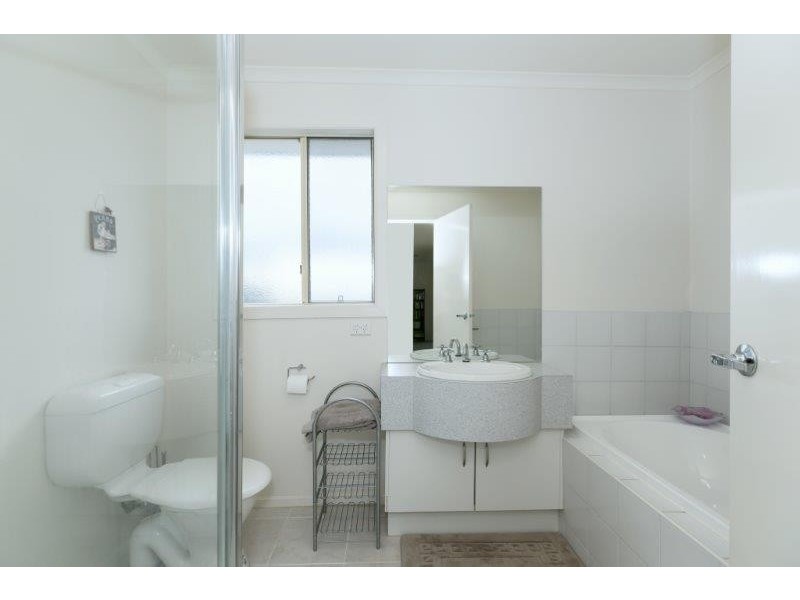27 Almond Close, Werribee VIC 3030
