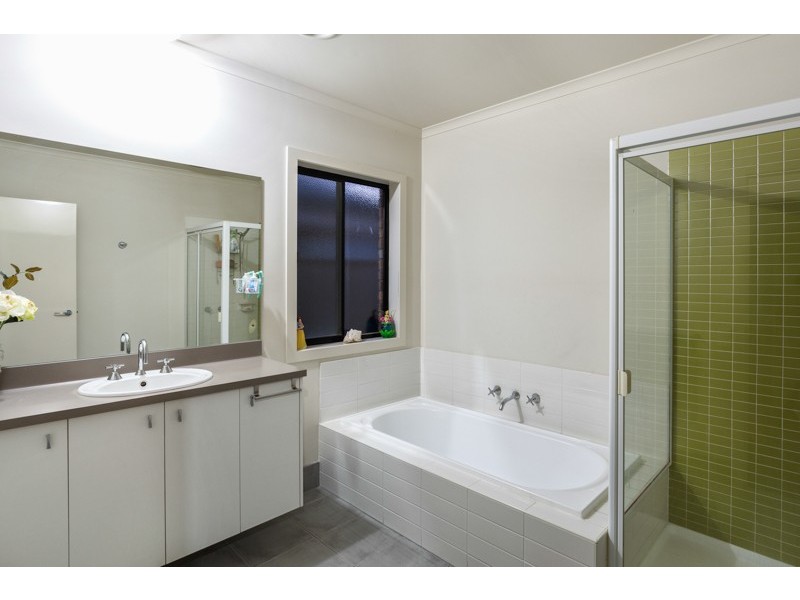 12 Blue wren Drive, Williams Landing VIC 3027