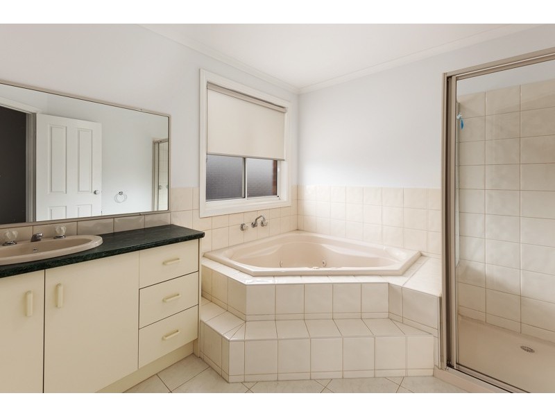 2 Gresham way, Sunshine West VIC 3020