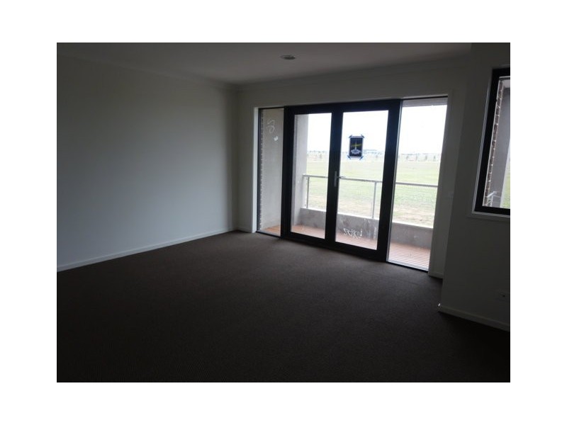 41 Chessington, Williams Landing VIC 3027