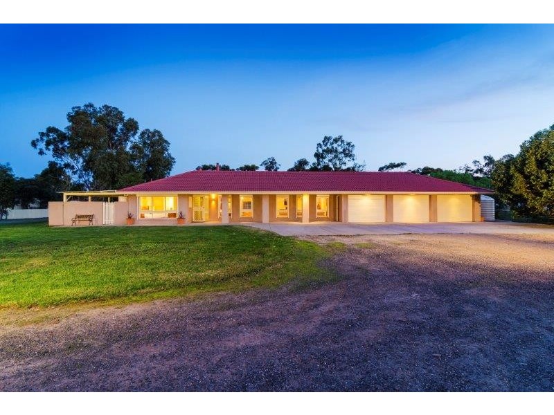 1443 Dohertys Road, Mount Cottrell VIC 3024