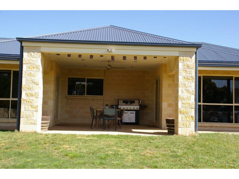 26 Country Court, Barooga VIC 3644