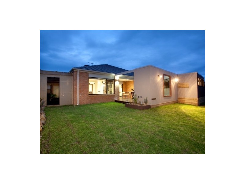 13 Emmett Avenue, Berwick VIC 3806