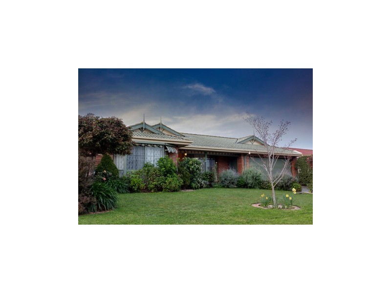 35 Thomas Place, Pakenham VIC 3810