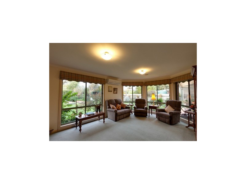 35 Thomas Place, Pakenham VIC 3810